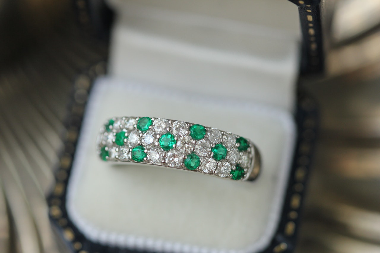 Beautiful ring with diamonds and emeralds
